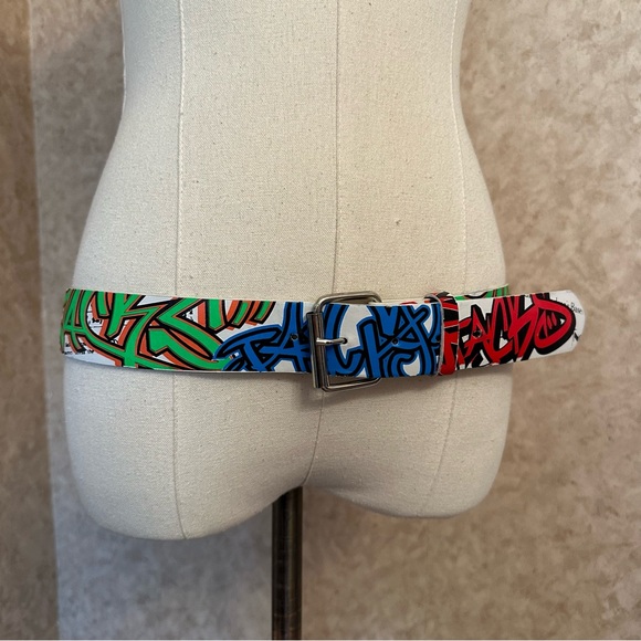 The Streets of New York Graffiti Spray Pain Leather Belt - Picture 2 of 6